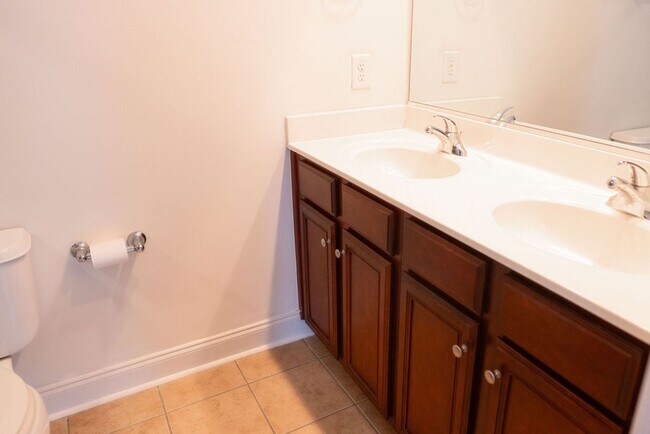 Building Photo - 4988 Wyngate Village Dr