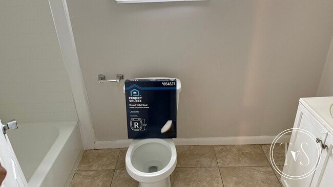 Building Photo - RATE DROP ALERT (was $1880/month)!