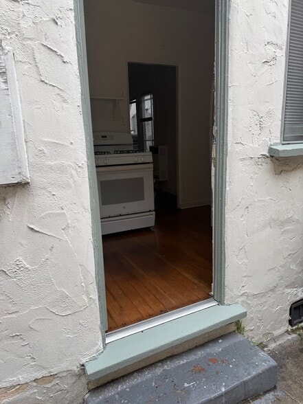 Building Photo - 808 2/5-805 N Poinsettia Pl