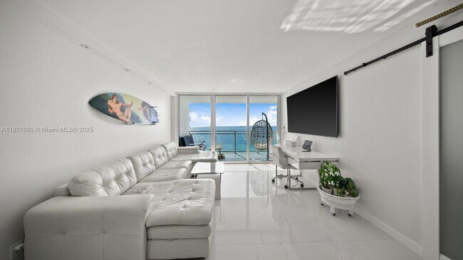 Building Photo - 2030 S Ocean Dr