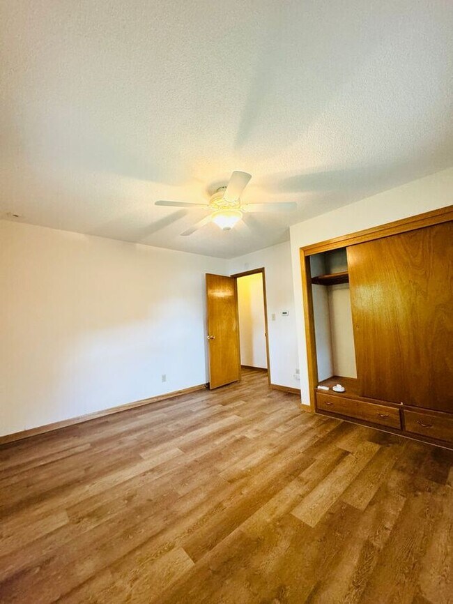 Building Photo - 4 Bedroom - 2 Bath Ranch Style Home with 2...