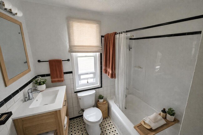 Building Photo - 8873 Rutherford St