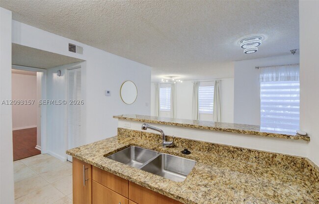 Building Photo - 1020 Crystal C