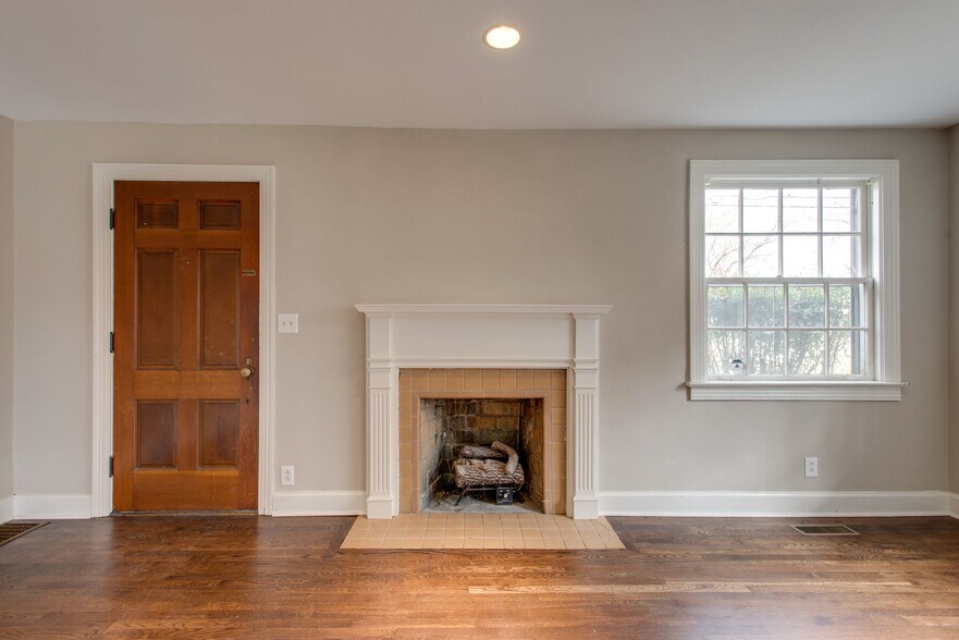 Building Photo - 253 Thuss Ave