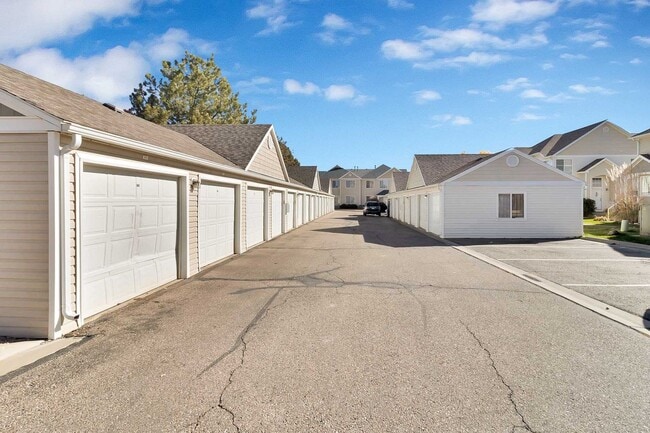 Building Photo - Modern 2-Bedroom, 2-Bath Condo in Grand Ju...