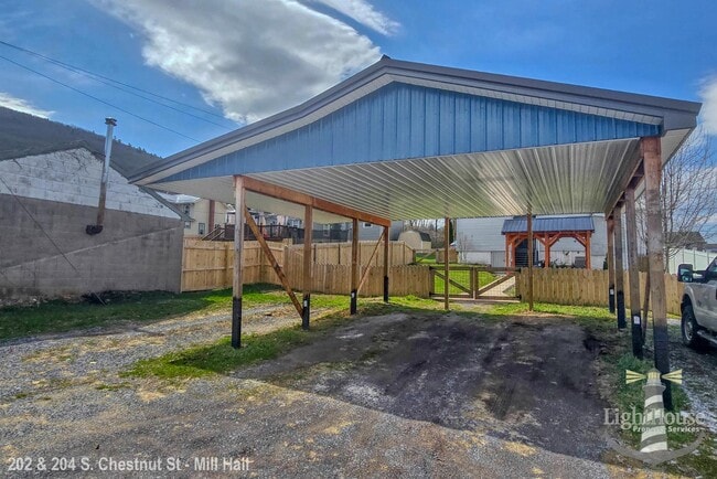 Building Photo - 202-204 S Chestnut St - 204