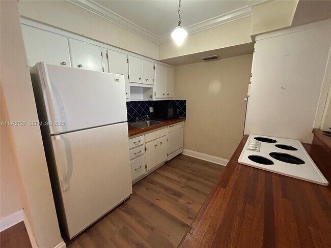 Building Photo - 11855 NE 19th Dr