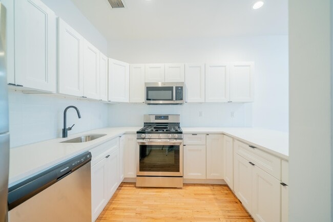 Building Photo - 1200 Washington St