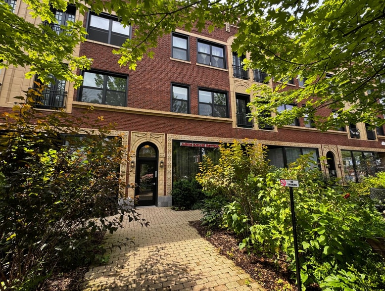 Building Photo - 7359 N Greenview Ave