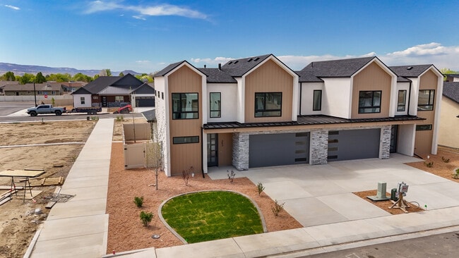 Building Photo - 353 Toms Cyn Dr