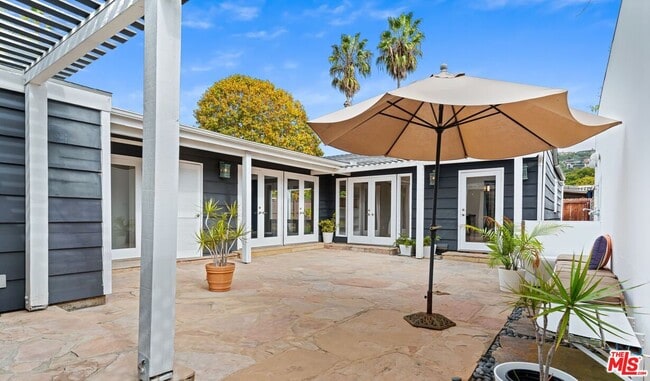 Building Photo - 8176 La Jolla Shores Dr