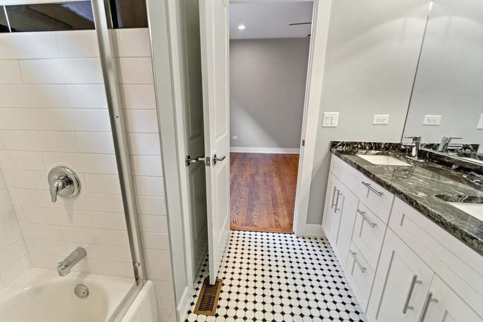 Jack and Gill bathroom - 4714 S Calumet Ave