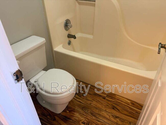 Building Photo - 5925 Dunmore Dr