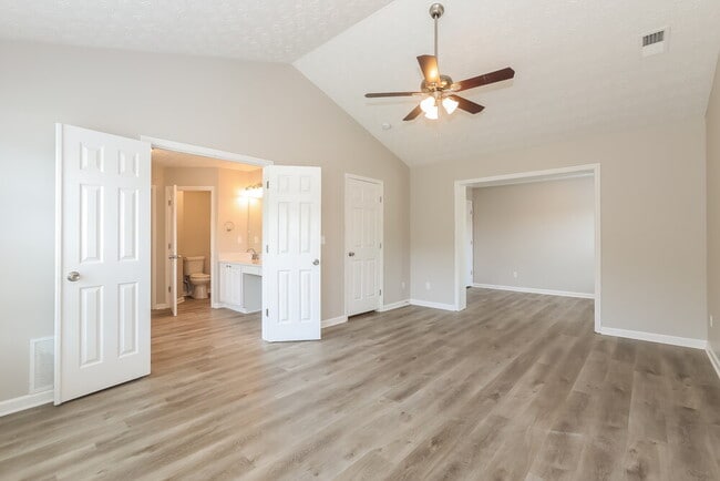 Building Photo - 25 Valley Brook Dr