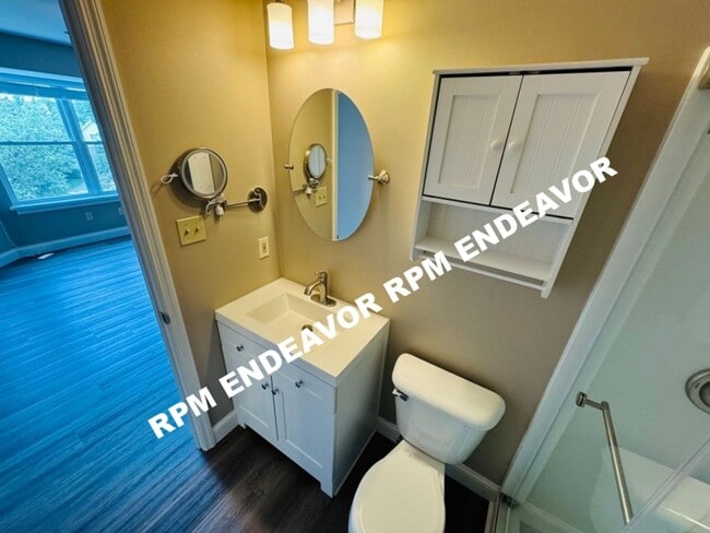 Building Photo - Beautiful 3BR/2.5BA Rental with Garage, Fe...