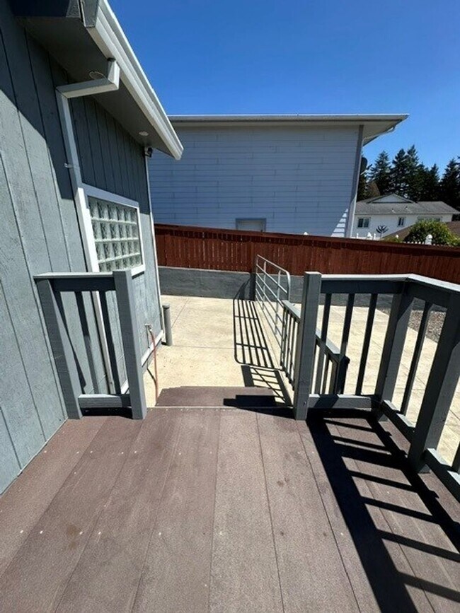Building Photo - 7175 Vista Ridge Dr
