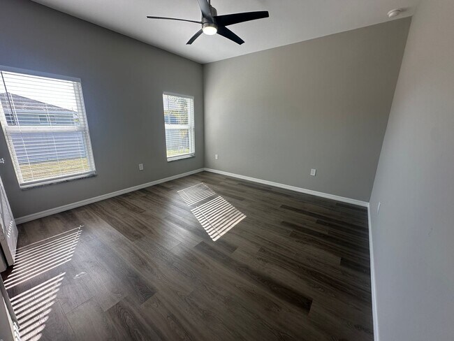 Building Photo - AVAILABLE MID APRIL- 4 Bedroom 2 bathroom 3 Car Garage NE Cape Coral Home with Screened Lania