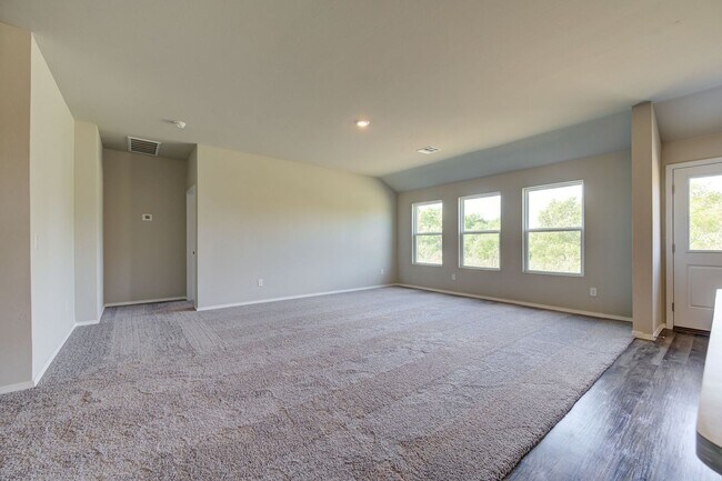 Building Photo - BRAND NEW! 4 Bed 2 Bath Home in Newcastle!