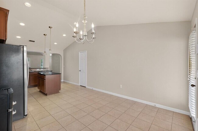 Building Photo - 18401 Friendship Hill Dr