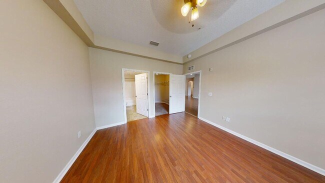 Building Photo - Beautiful and spacious two bedroom two bat...