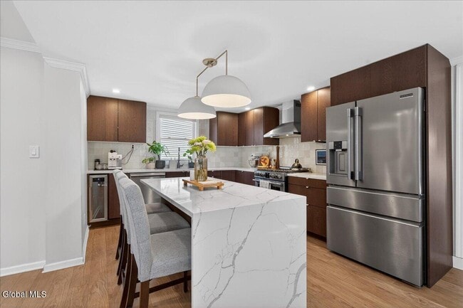 Building Photo - 106 Van Dam St