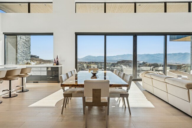 Building Photo - 3404 Wapiti Cyn Rd