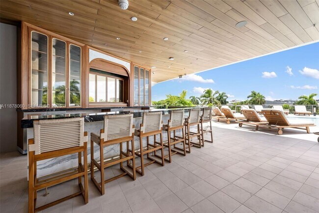 Building Photo - 2678 Tigertail Ave