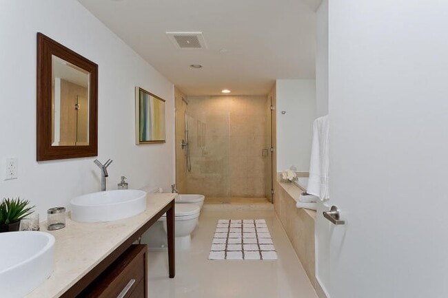 Building Photo - Icon Brickell Unit 4010
