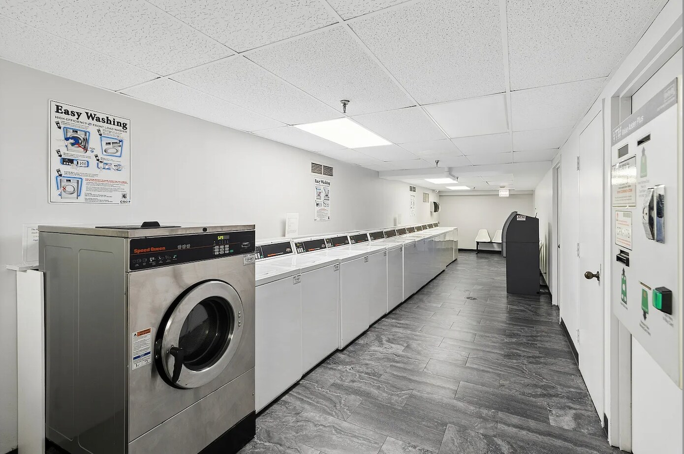 Building Photo - 1212 N La Salle Dr