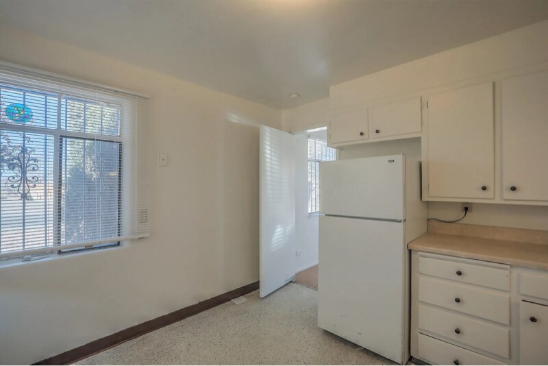 Building Photo - 3518 Crest Ave SE