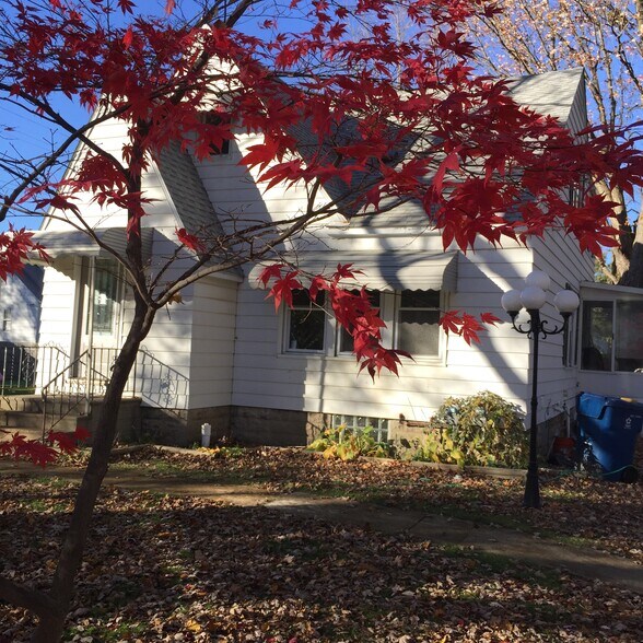 Beautiful Duplex in upscale street - 4080 Joyce Ave