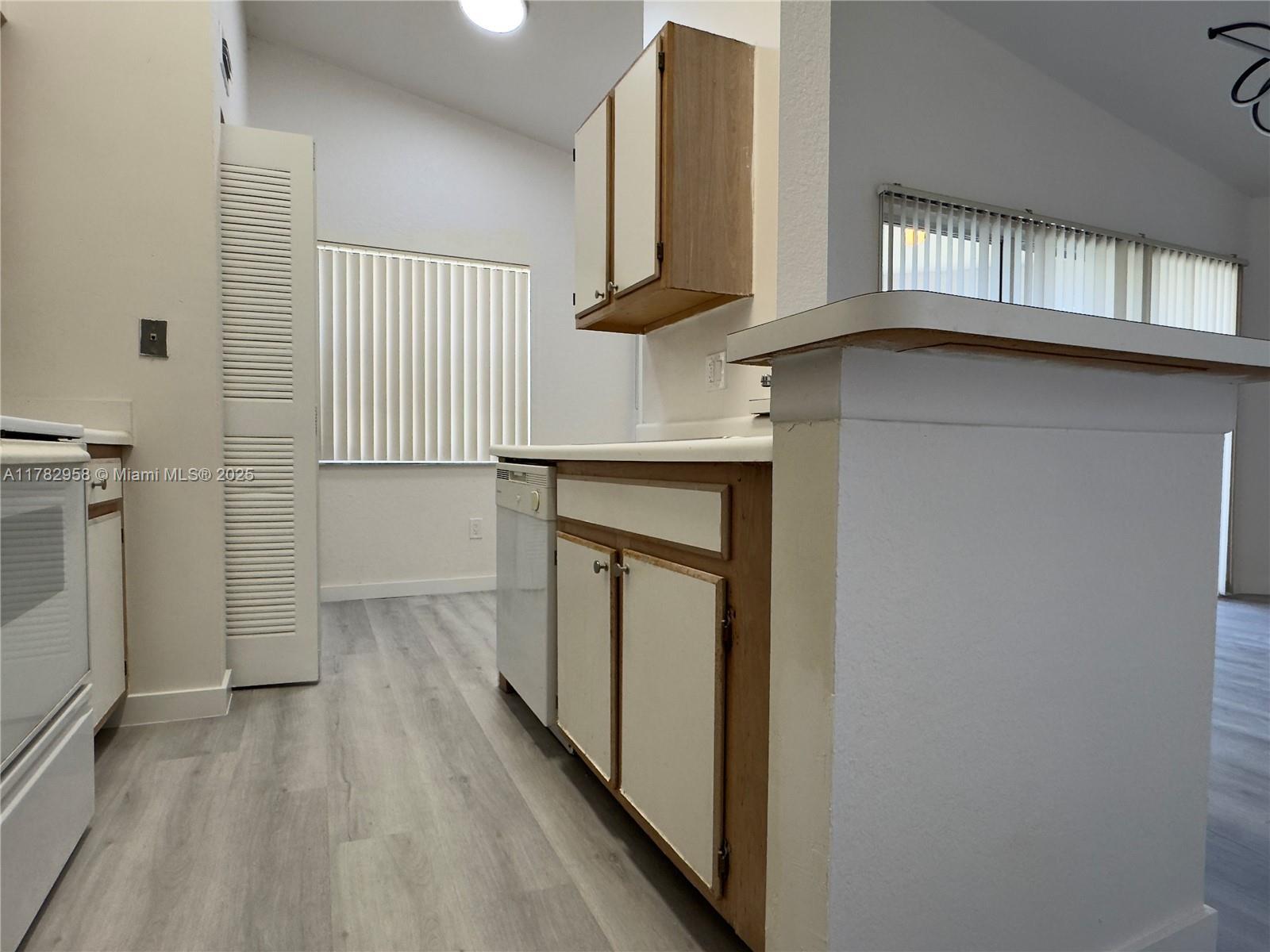 Building Photo - 2880 N Oakland Forest Dr