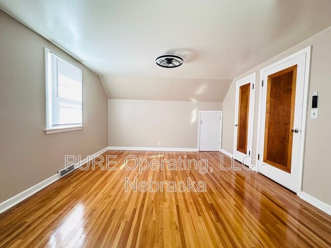 Building Photo - 830 S 54th St