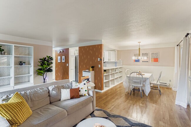 Building Photo - 77 Galen St