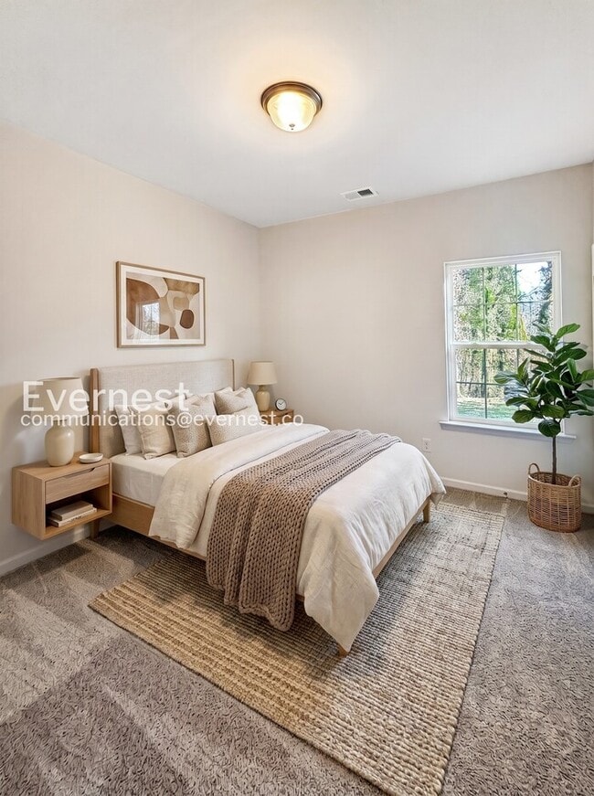 Building Photo - 3 Bed, 2 Bath Home with Garage / Pet-Friendly / Vouchers Accepted / Coming Soon!