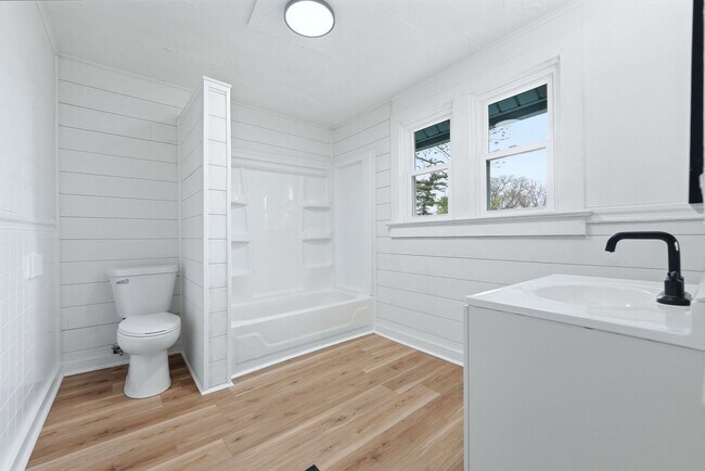 Building Photo - Charming 3BR with Garage & Updates