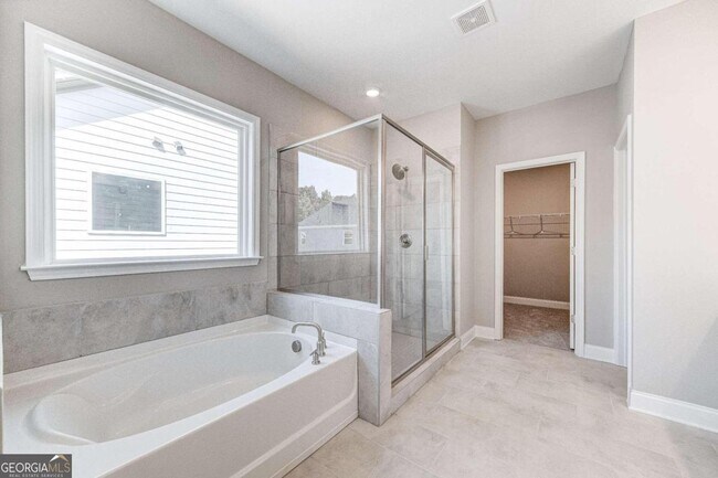 Building Photo - 1060 River Park Dr