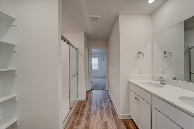 Building Photo - 139 S Maroon Ave