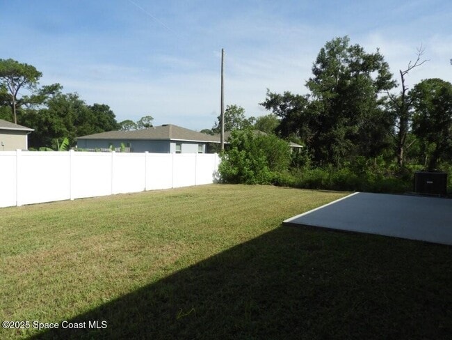 Building Photo - 690 San Filippo Dr SE