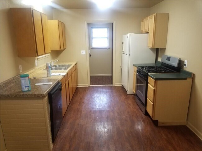 Building Photo - 598 N 40th St