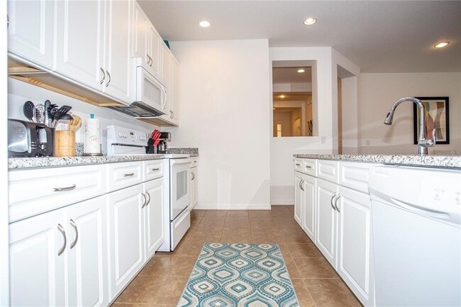 Building Photo - 2666 Rosemont Cir