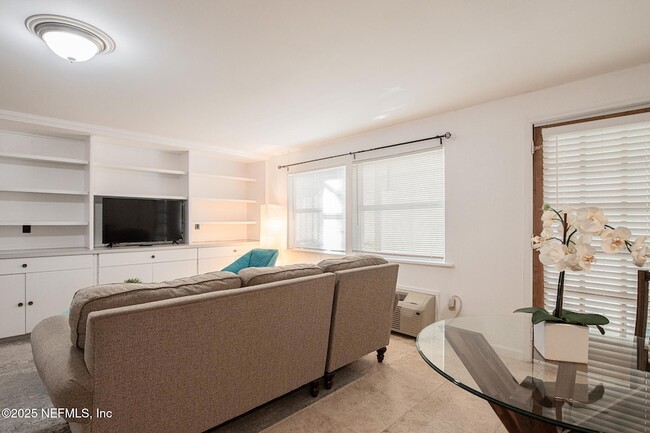 Building Photo - 4 20th Ave S