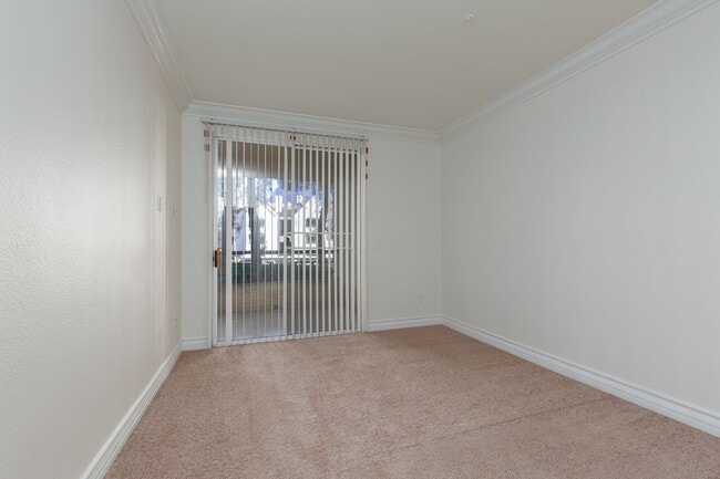 Building Photo - 210 E Flamingo Rd