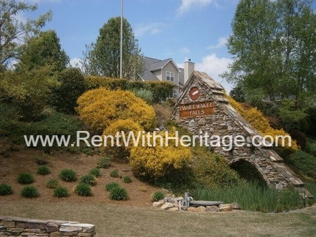 Building Photo - WOW!!...GORGEOUS!!..UPGRADES /AMAZING MASTER/ FENCED YD/ SWIM-TENNIS