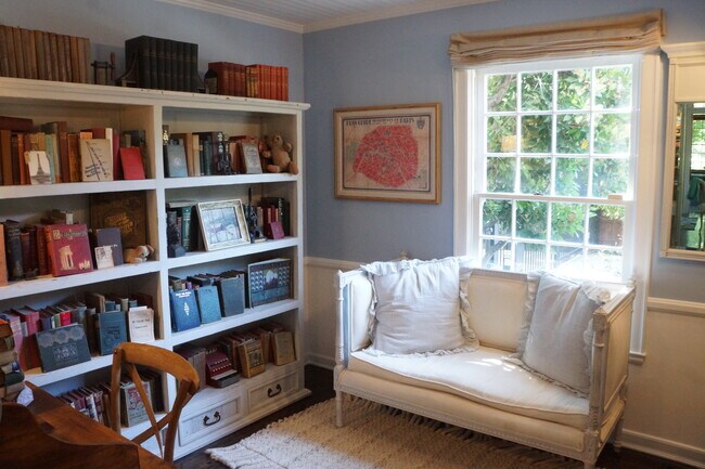 Building Photo - 919 RIVAS CANYON Rd