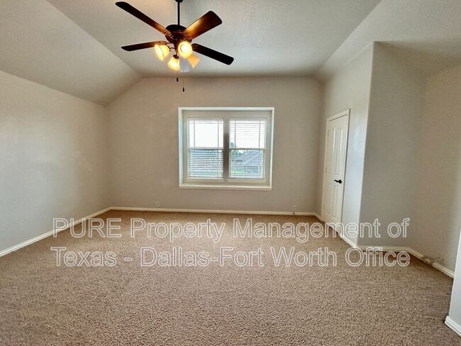 Building Photo - 511 Carnation Ln