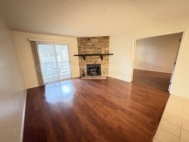 Building Photo - 8555 E Fairmount Dr