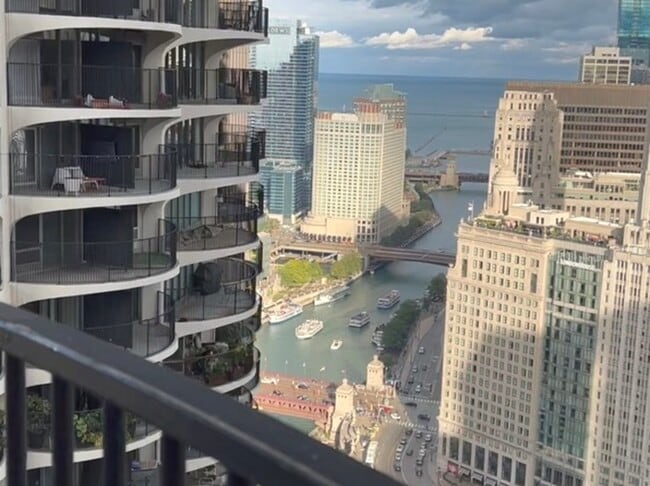 Building Photo - 300 N State St