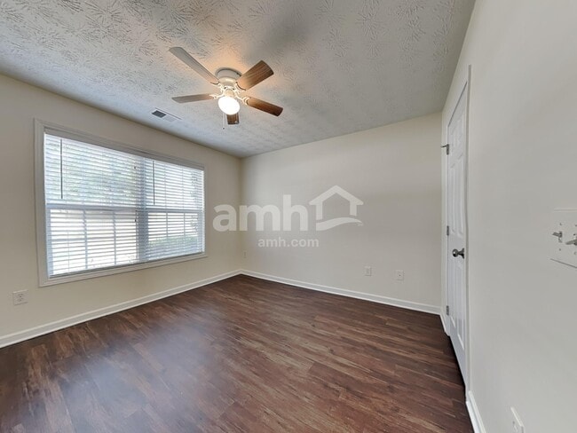 Building Photo - 2347 Swan Lake Dr SW