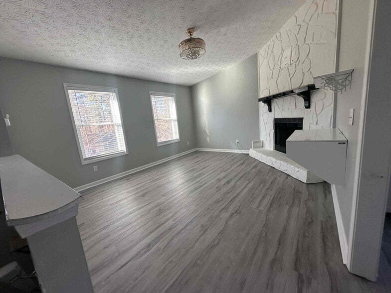 Building Photo - 4348 Bradley Dr SW